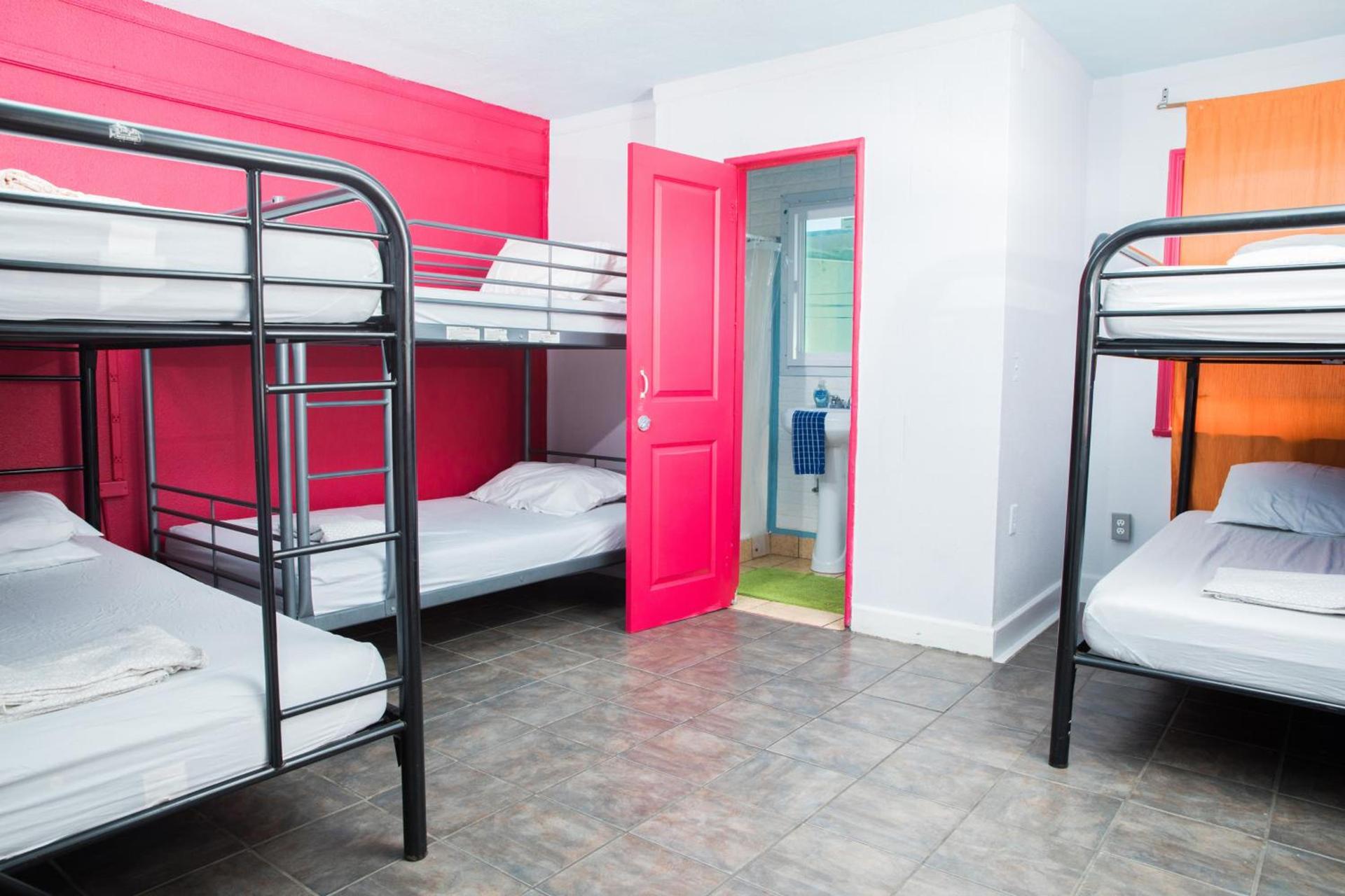 ITH San Diego Beach Bungalow Surf Hostel photo 48