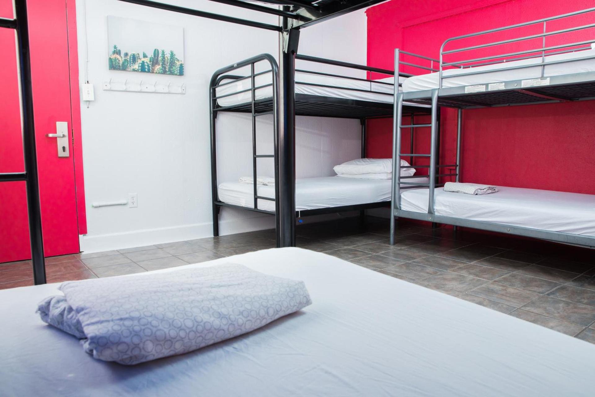 ITH San Diego Beach Bungalow Surf Hostel photo 89