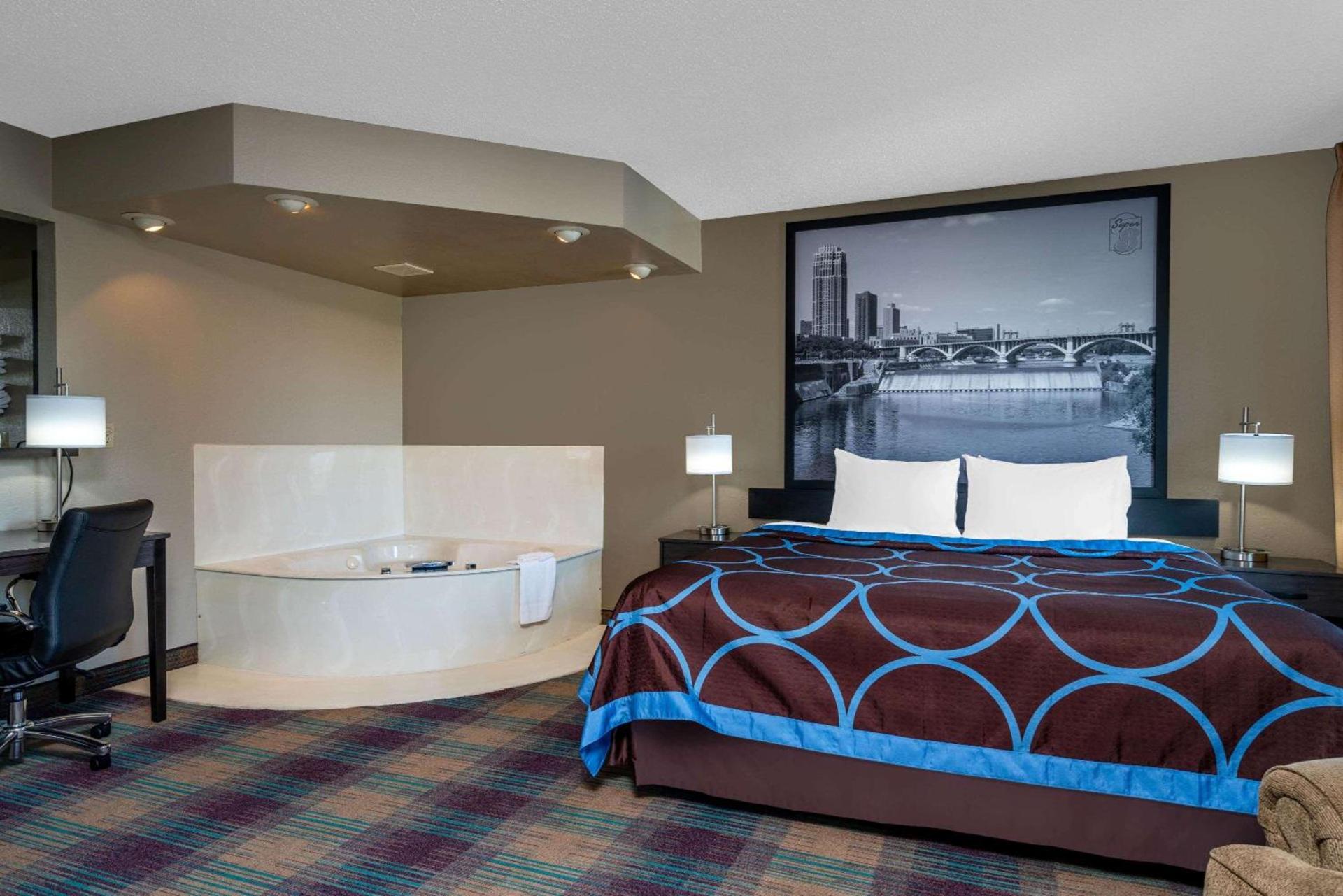 Super 8 by Wyndham Glenwood photo 9