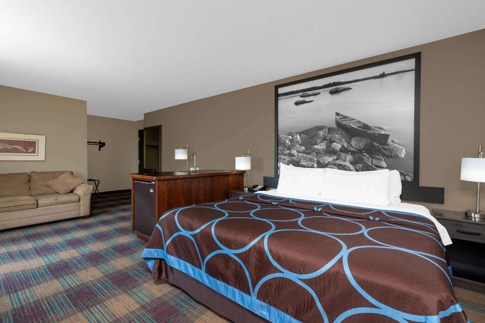 Super 8 by Wyndham Glenwood photo 11