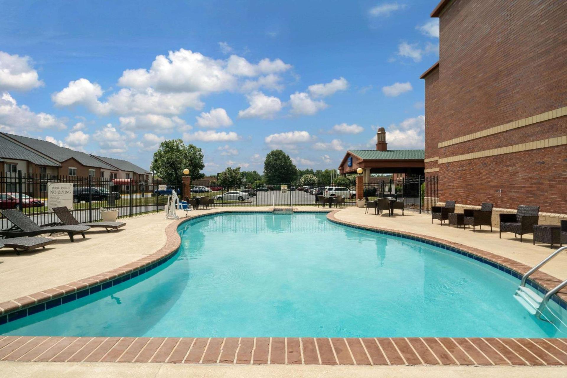 Baymont by Wyndham Knoxville/Cedar Bluff photo 8