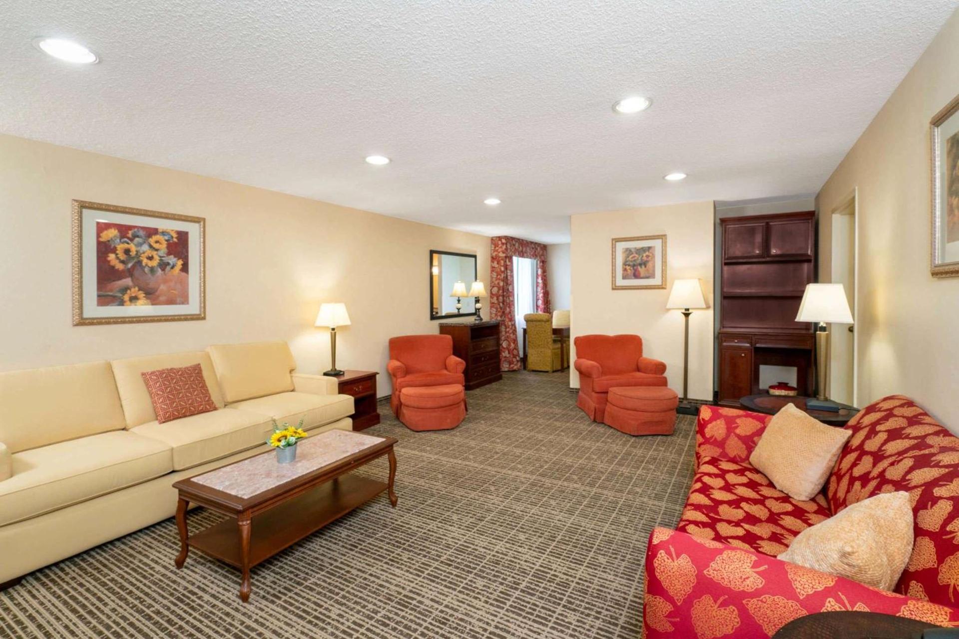 Baymont by Wyndham Knoxville/Cedar Bluff photo 13