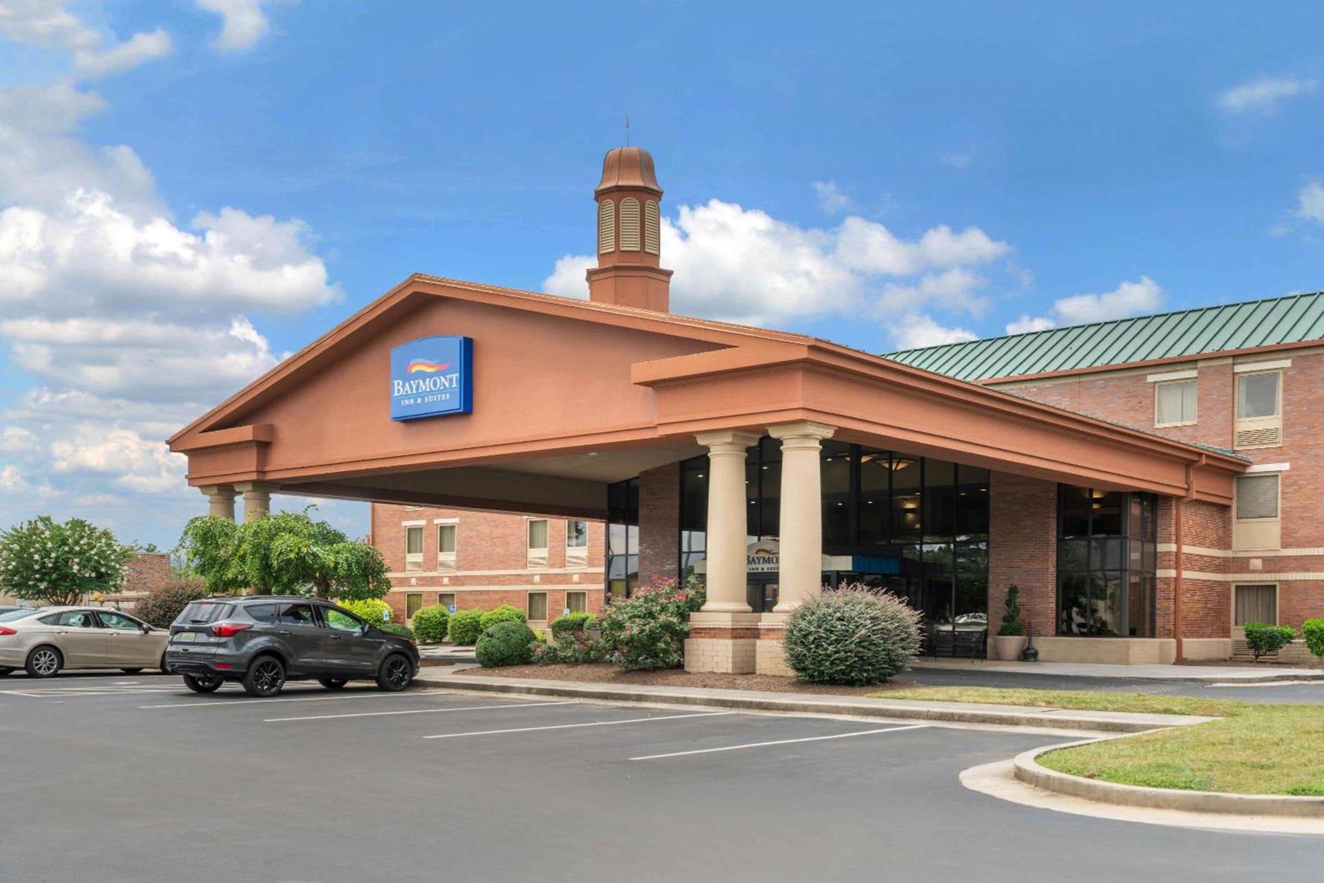 Baymont by Wyndham Knoxville/Cedar Bluff photo 4