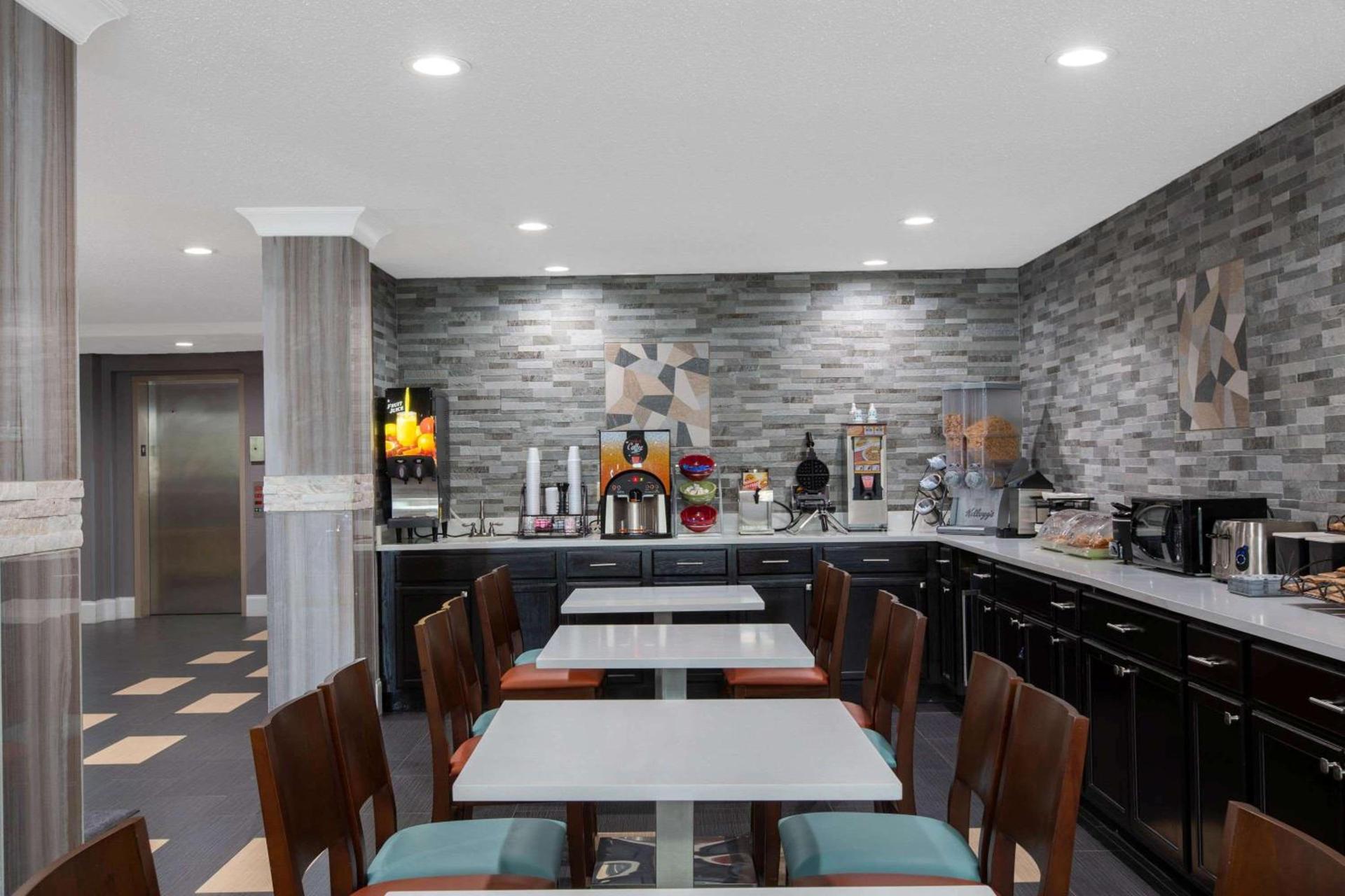 Microtel Inn & Suites by Wyndham Augusta/Riverwatch photo 75
