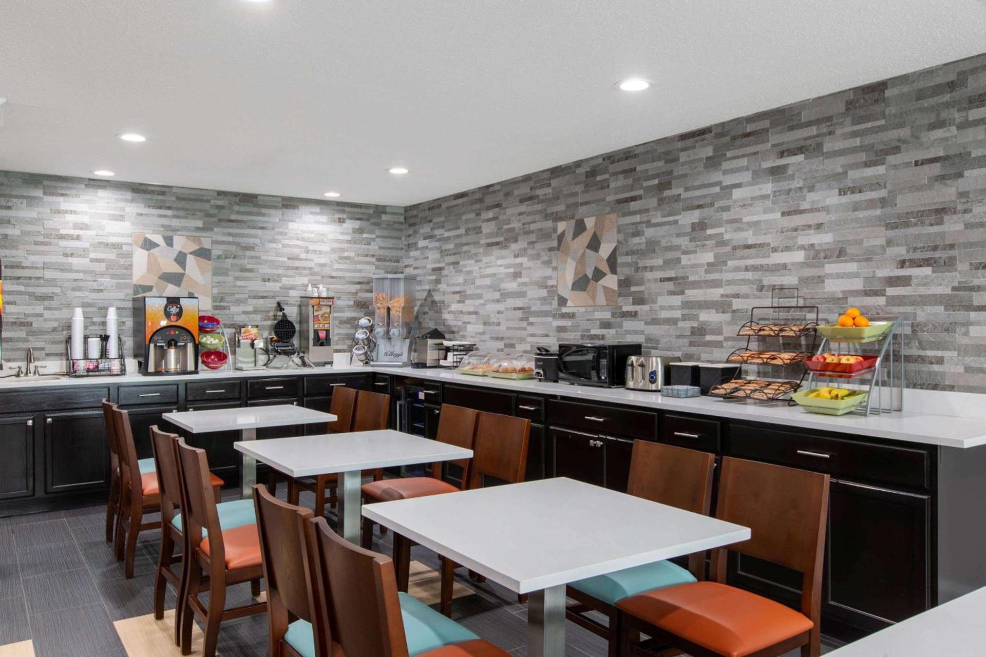 Microtel Inn & Suites by Wyndham Augusta/Riverwatch photo 59