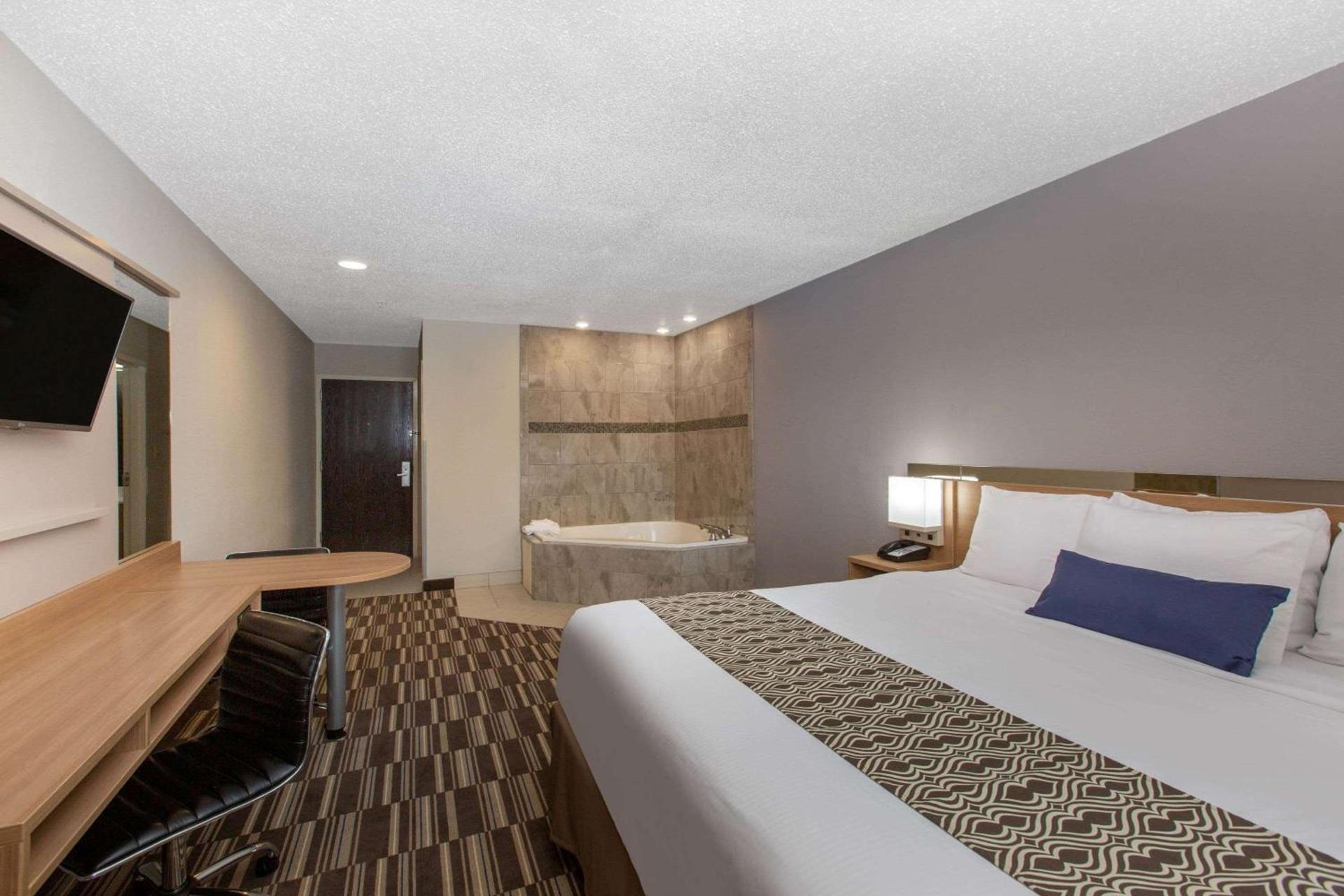 Microtel Inn & Suites by Wyndham Augusta/Riverwatch photo 54
