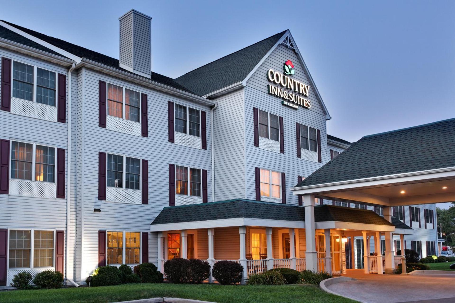Country Inn & Suites by Radisson, Rock Falls, IL photo 32
