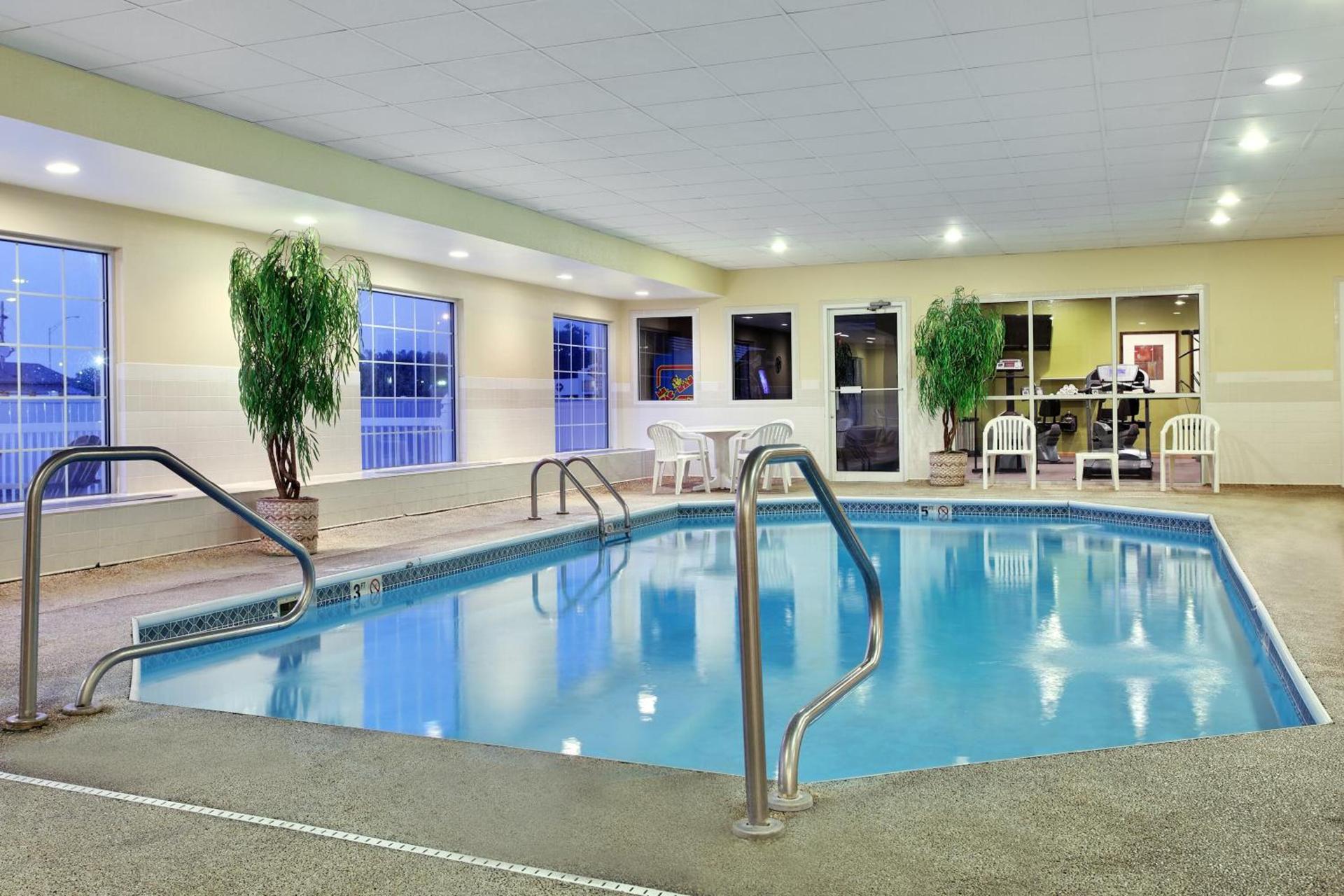 Country Inn & Suites by Radisson, Rock Falls, IL photo 2