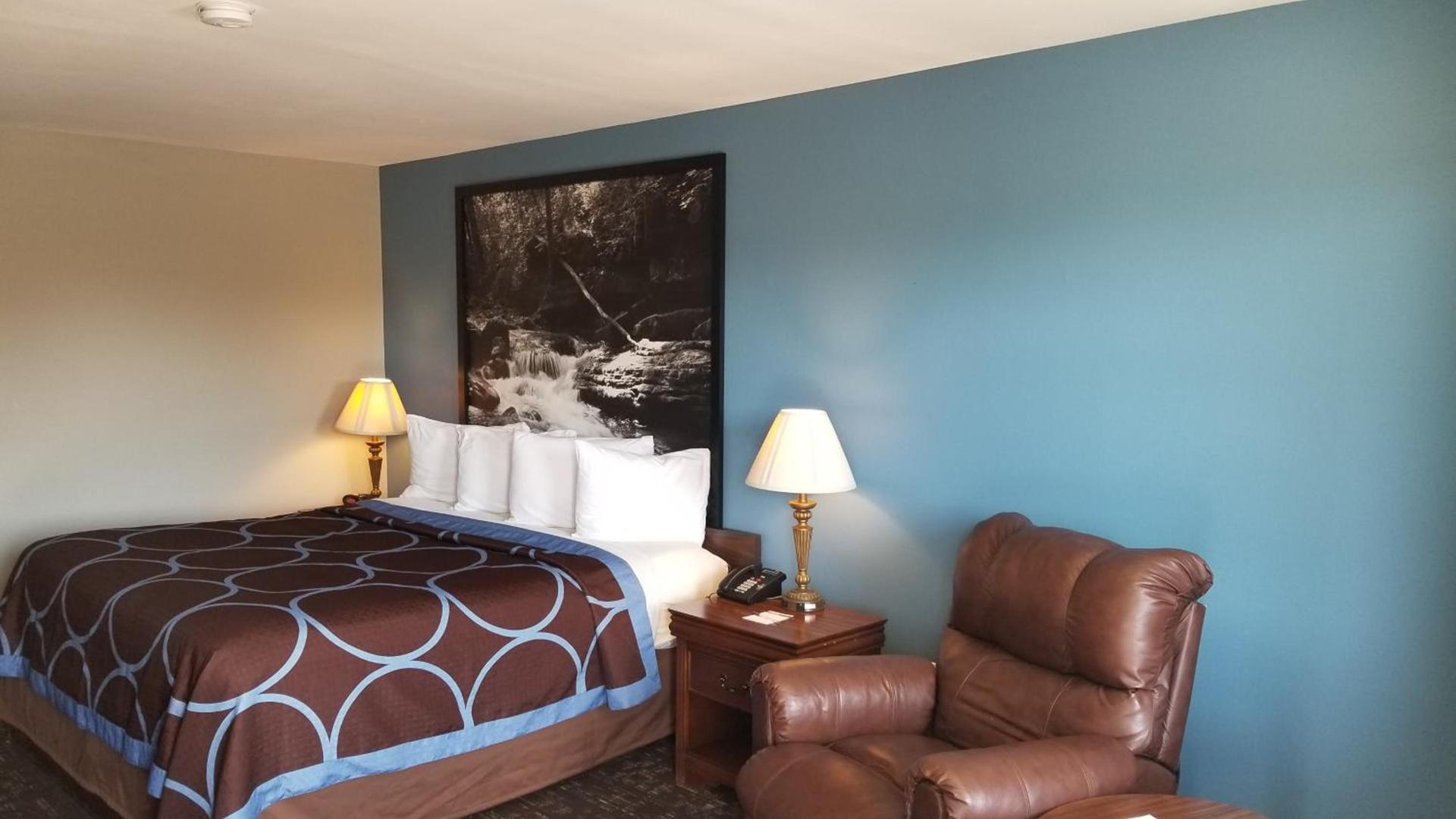 Super 8 by Wyndham McGehee photo 10