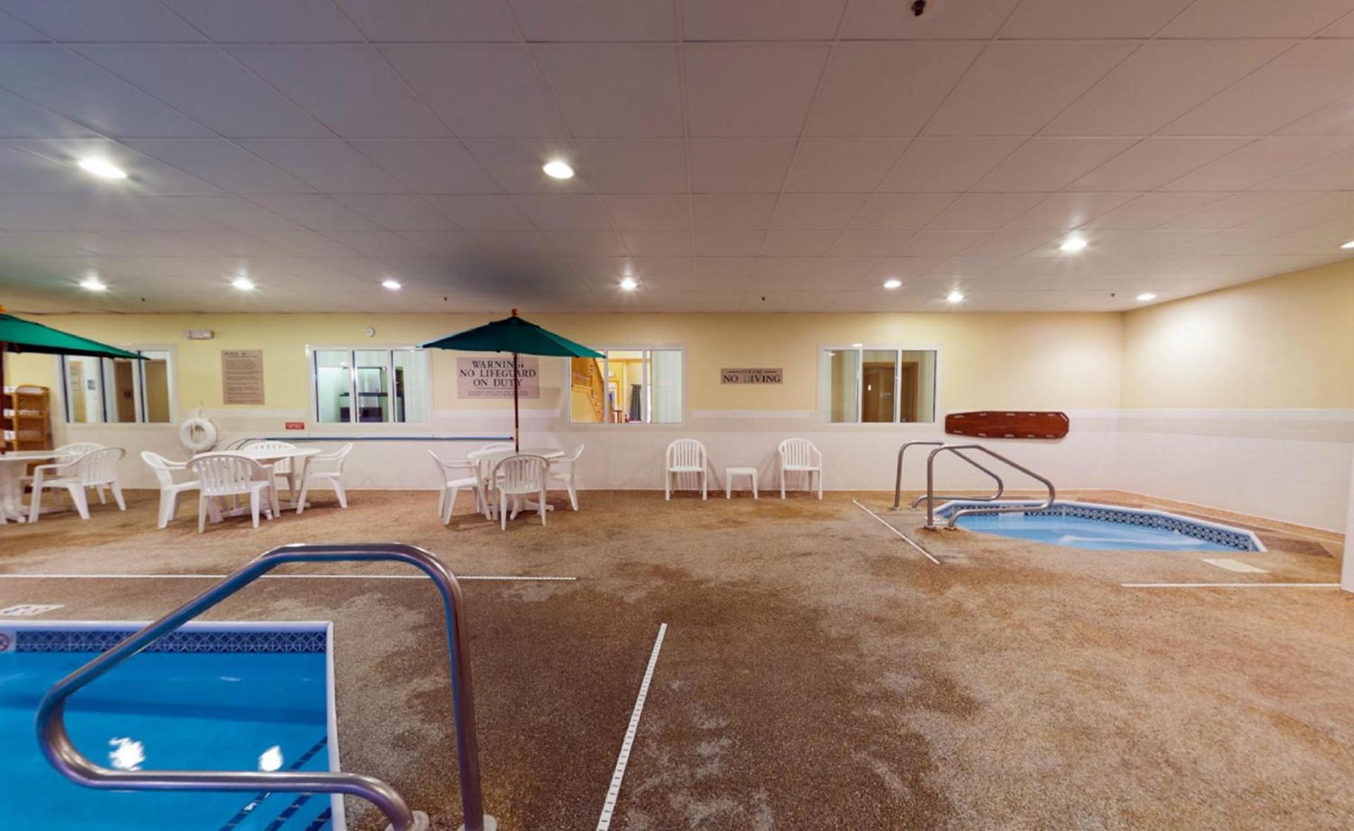 Country Inn & Suites by Radisson, Rock Falls, IL photo 23