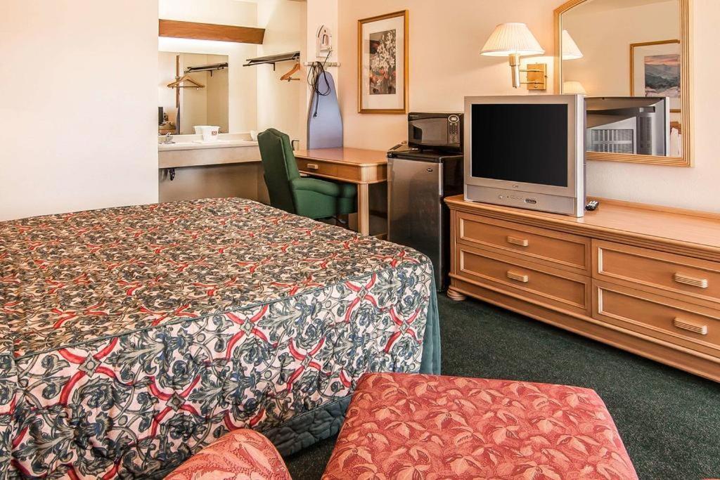Ashland Valley Inn photo 10