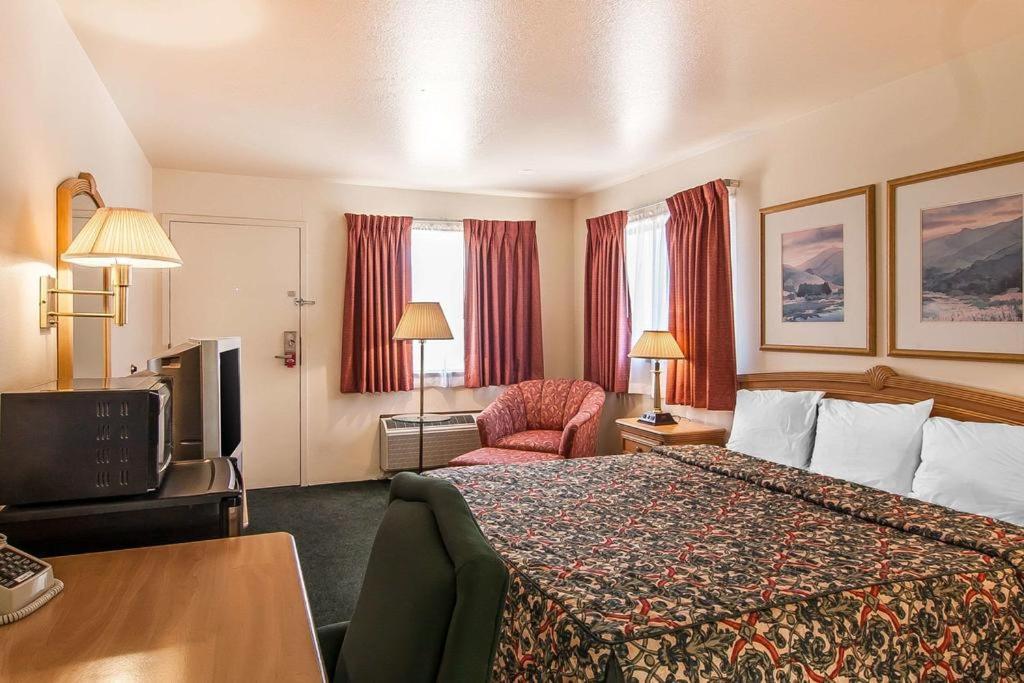Ashland Valley Inn photo 16