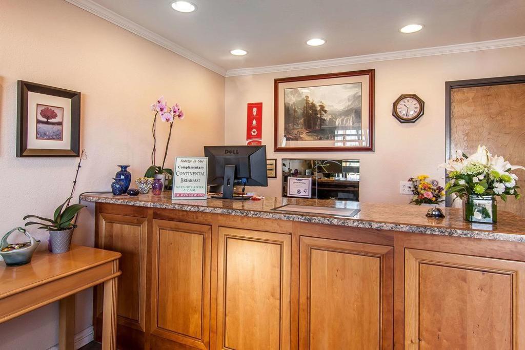 Ashland Valley Inn photo 18