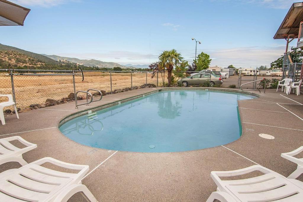 Ashland Valley Inn photo 21