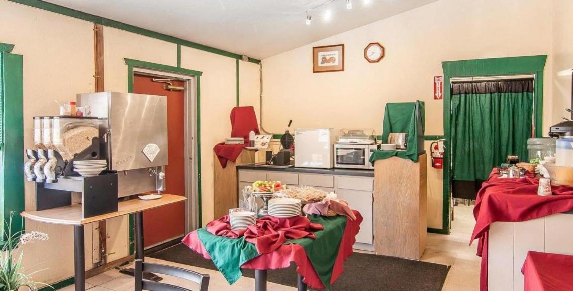 Ashland Valley Inn photo 22