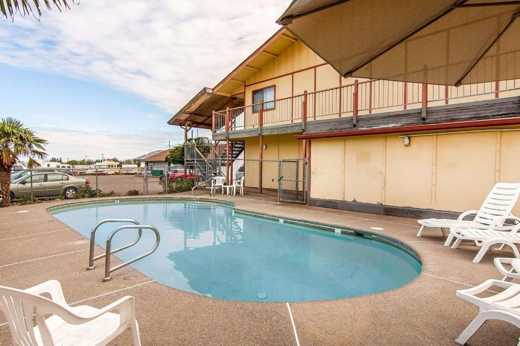 Ashland Valley Inn photo 24