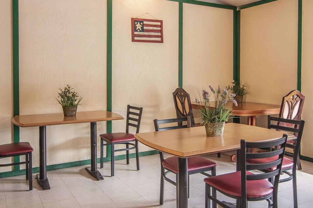 Ashland Valley Inn photo 26