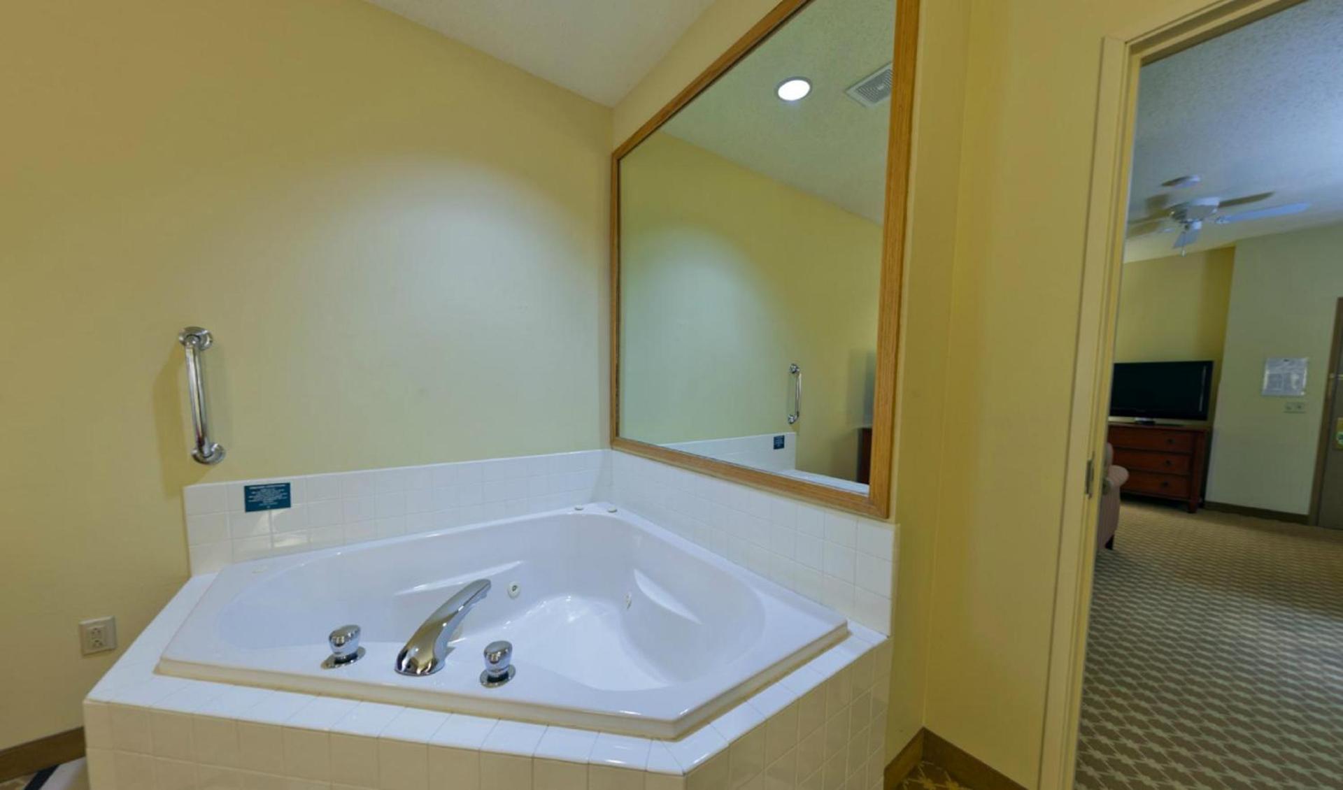 Country Inn & Suites by Radisson, Rock Falls, IL photo 13