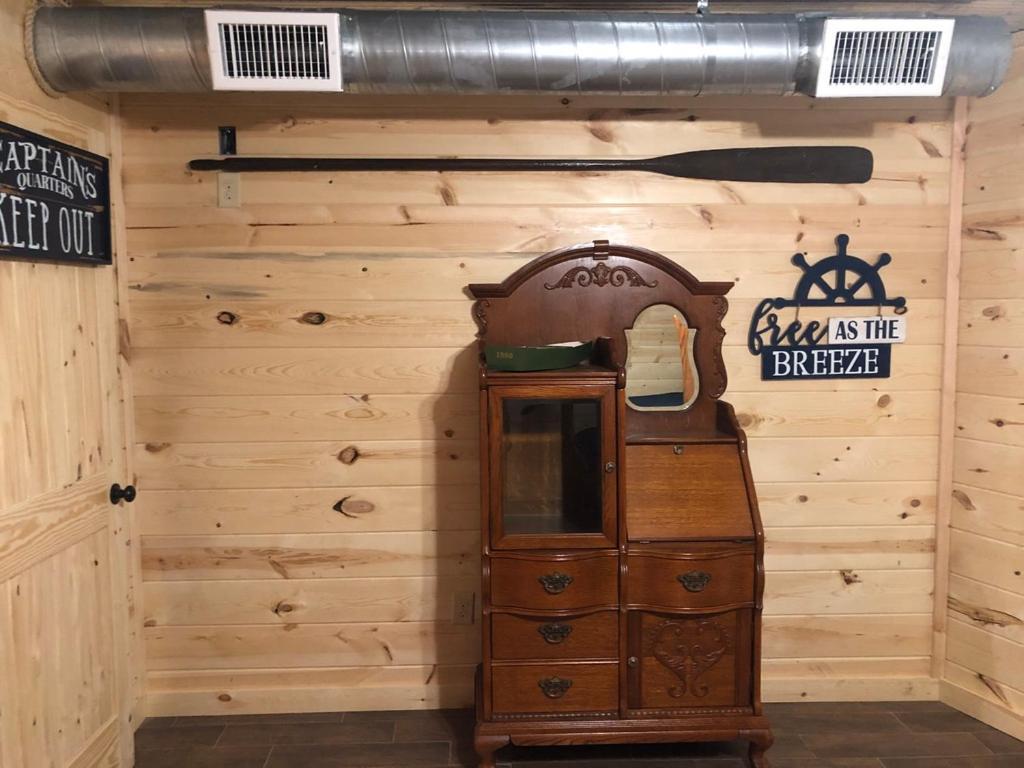 Samantha's Timber Inn photo 36