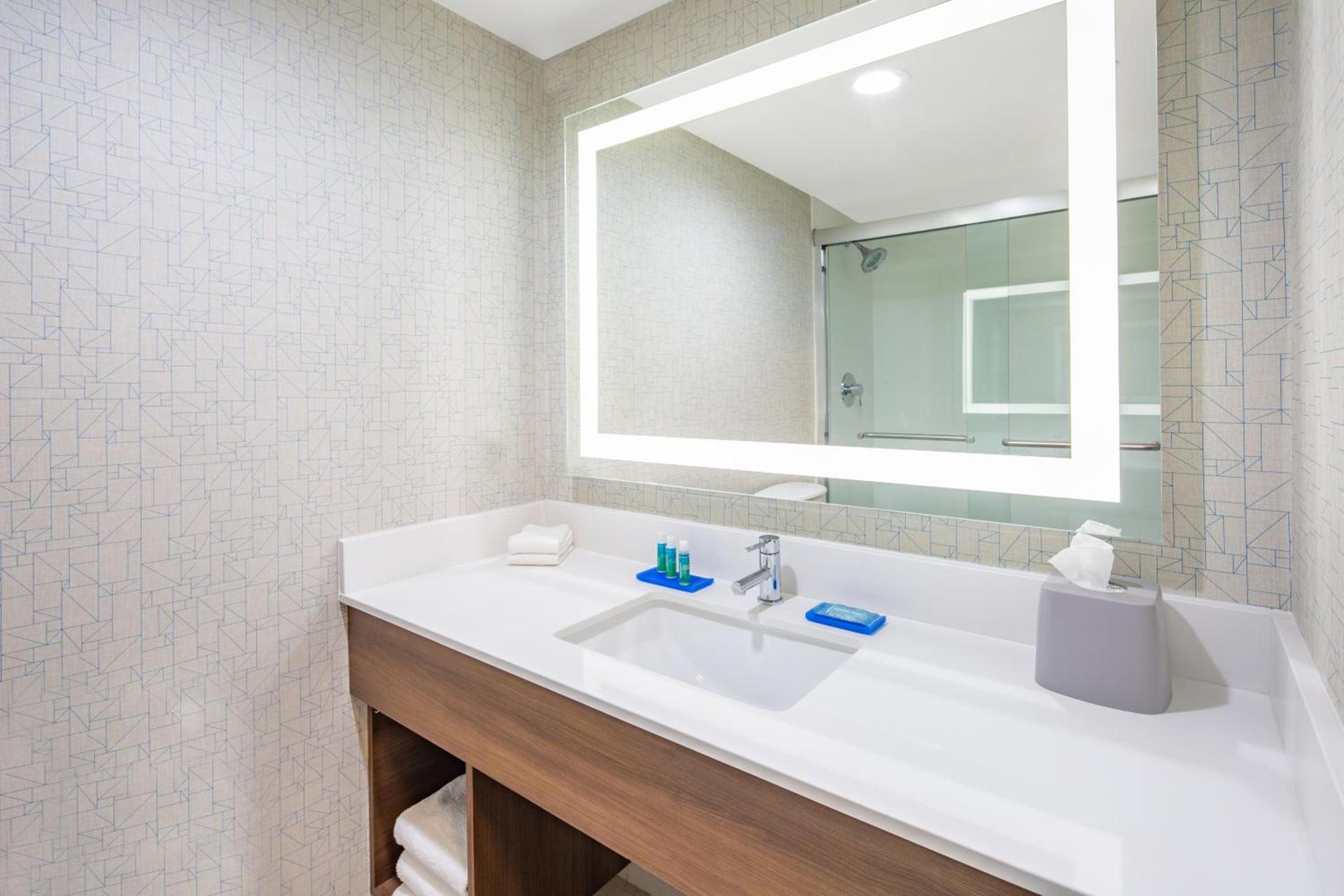 Holiday Inn Express San Diego Airport-Old Town by IHG photo 5