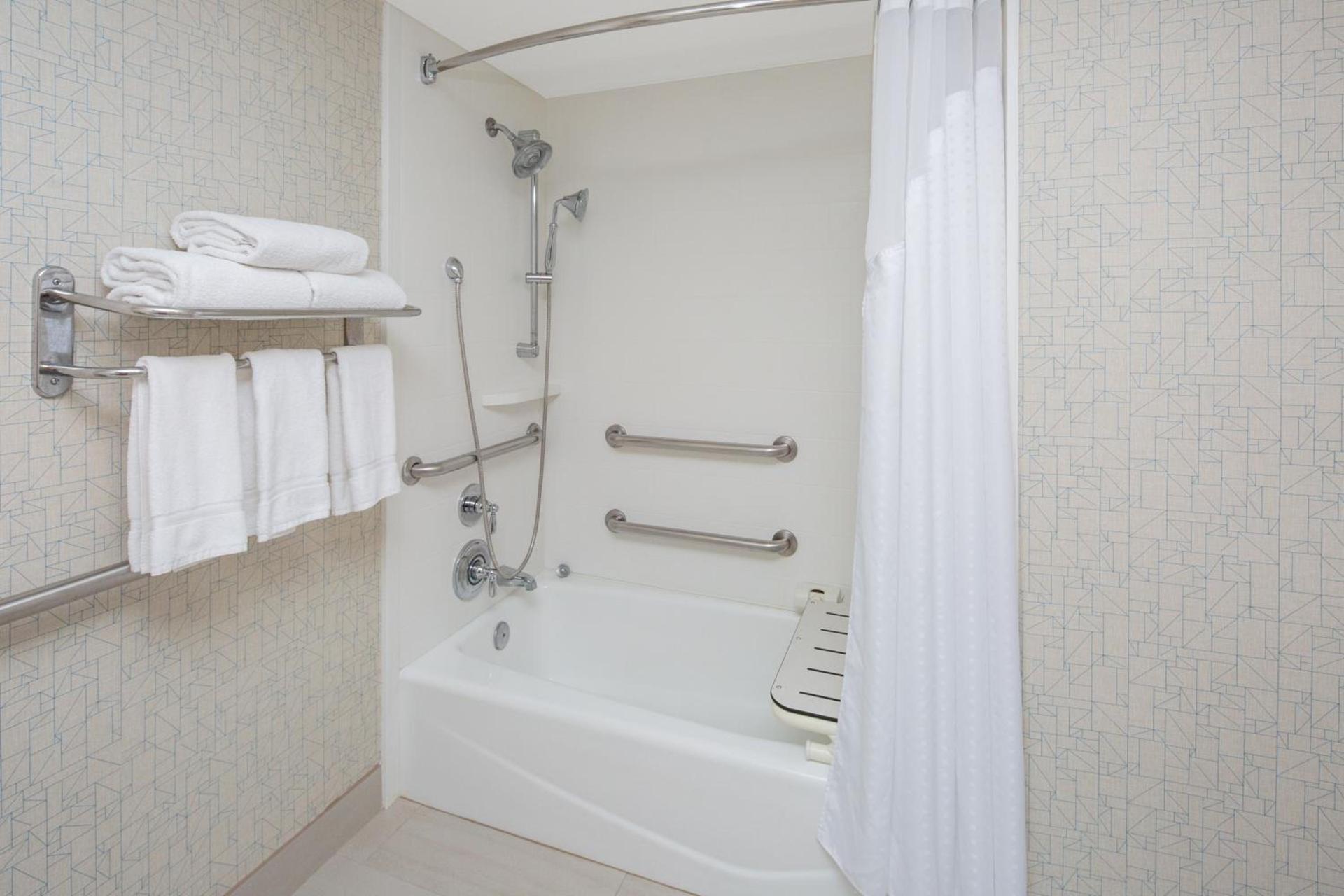 Holiday Inn Express San Diego Airport-Old Town by IHG photo 3