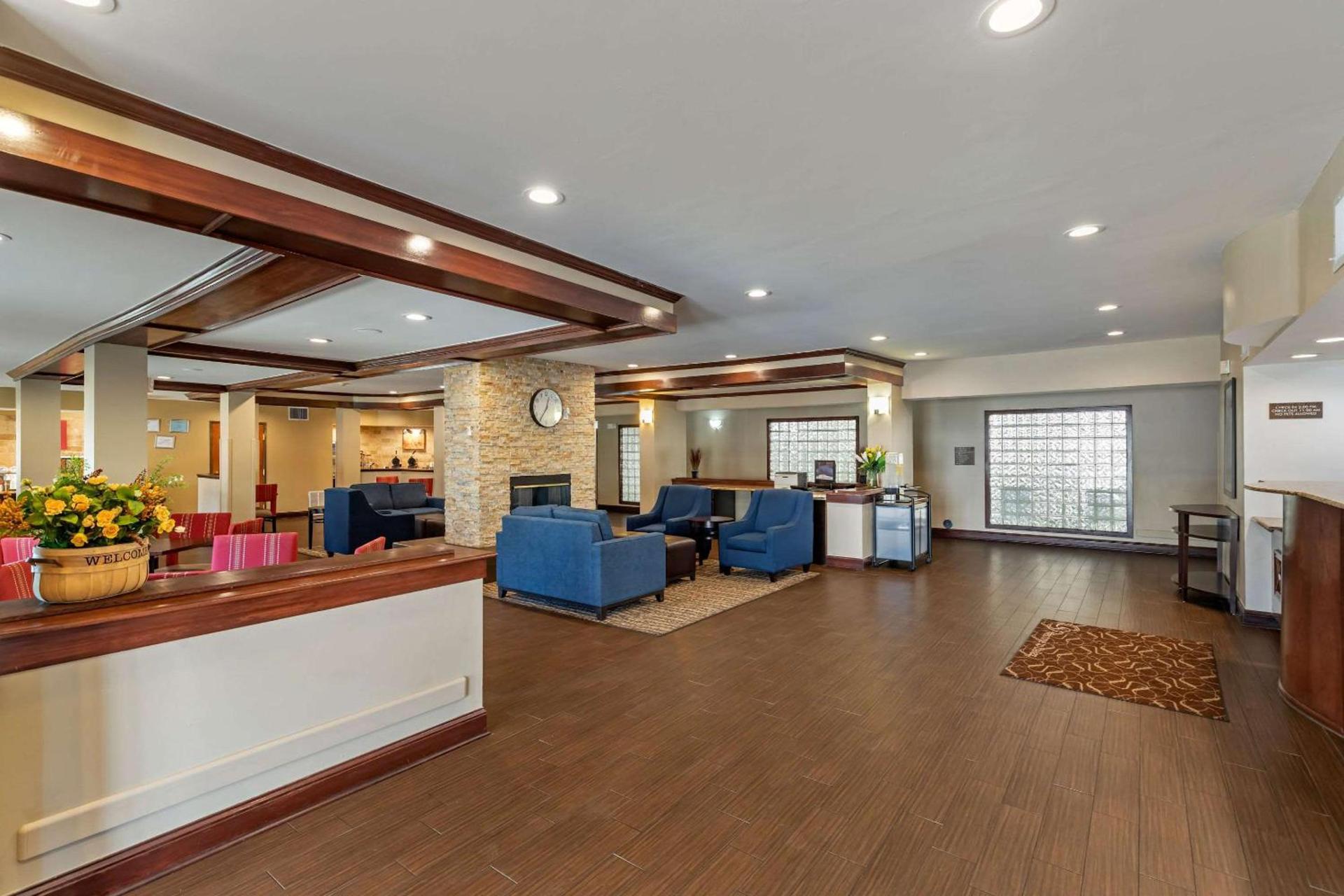 Comfort Suites North Dallas photo 45