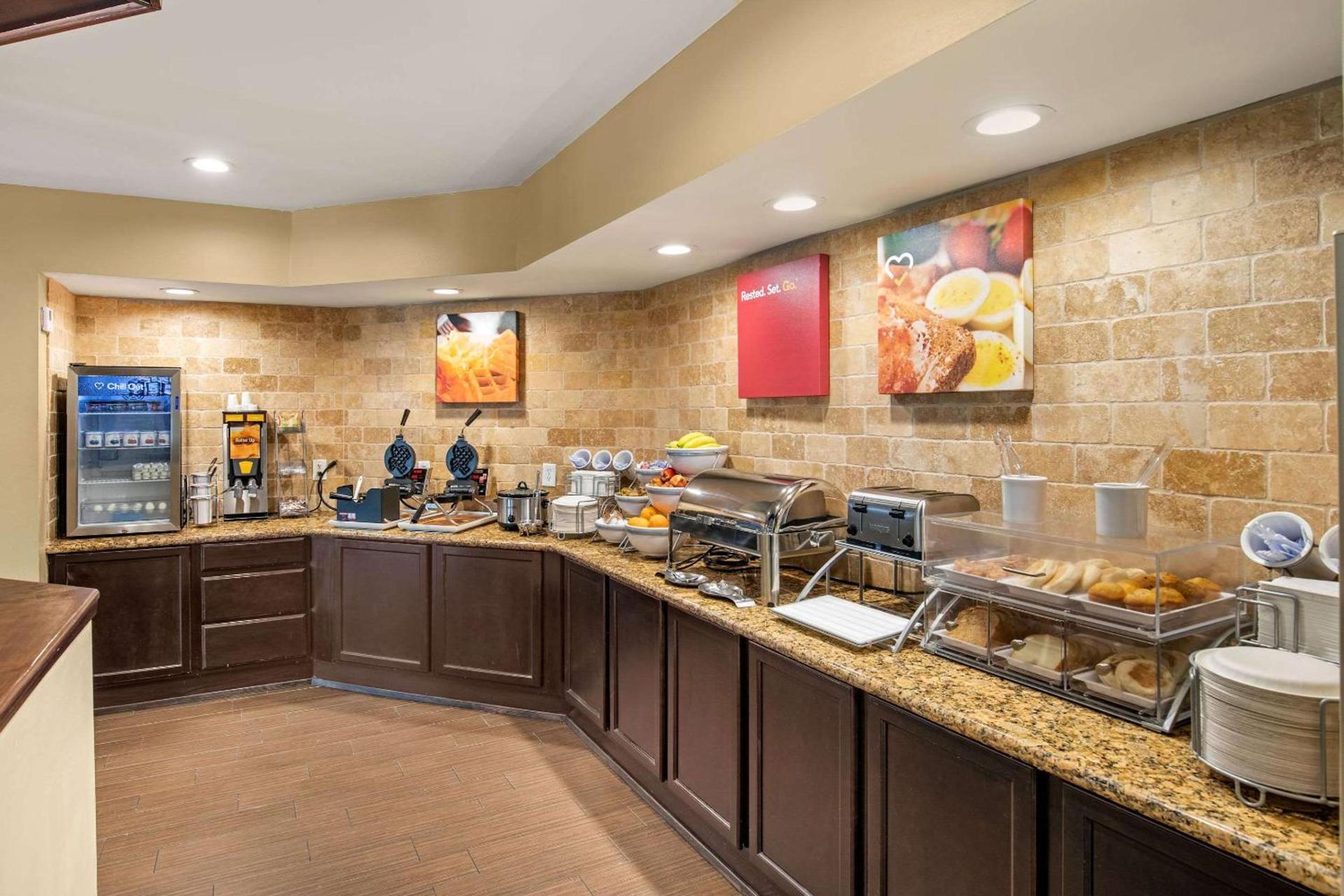 Comfort Suites North Dallas photo 44