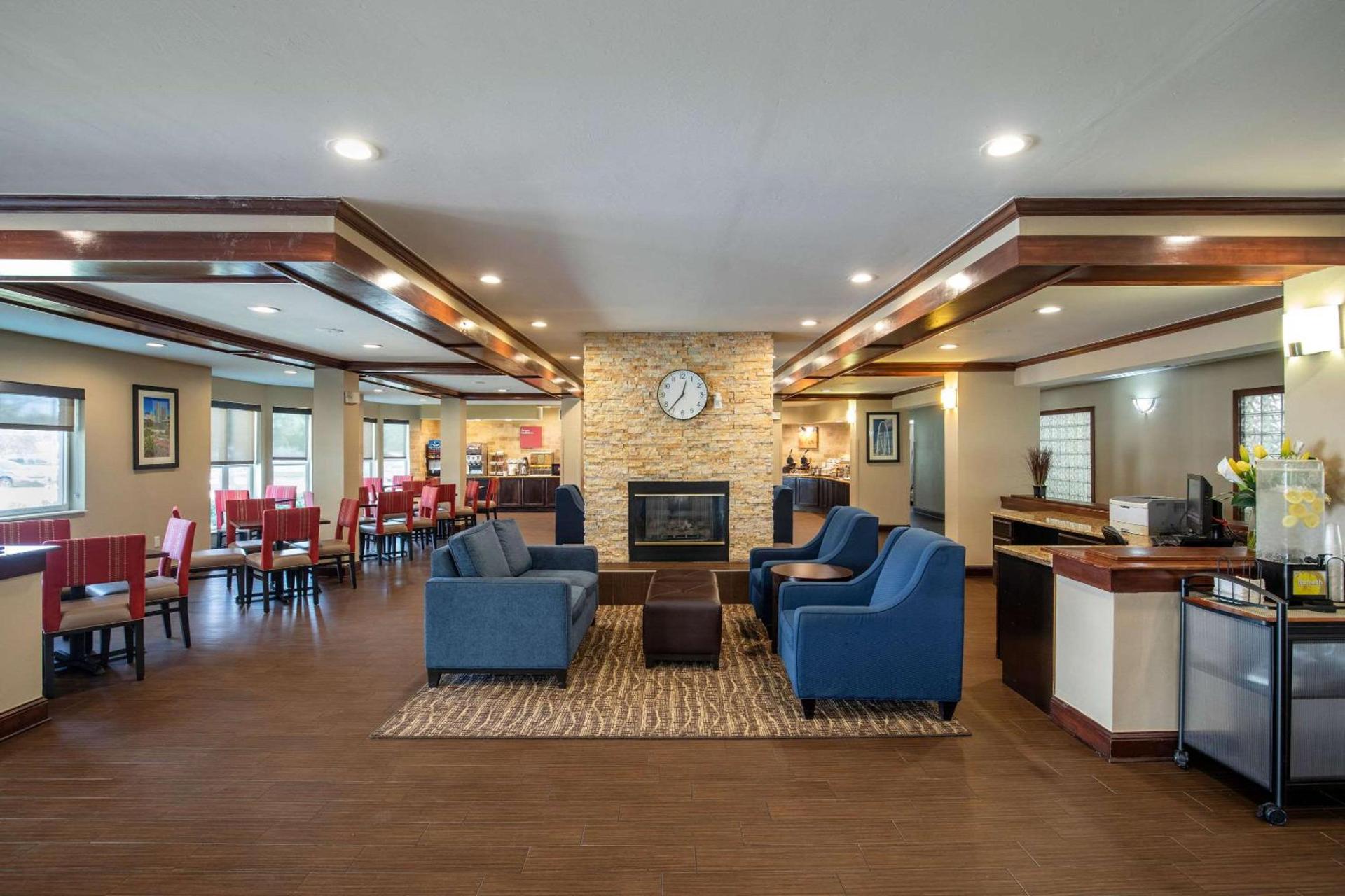 Comfort Suites North Dallas photo 41