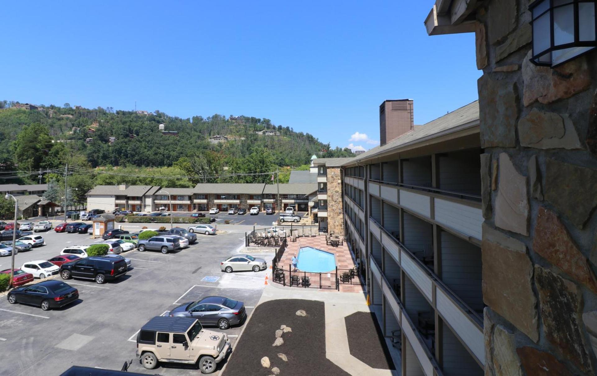 Best Western Johnson's Inn Downtown Gatlinburg photo 12