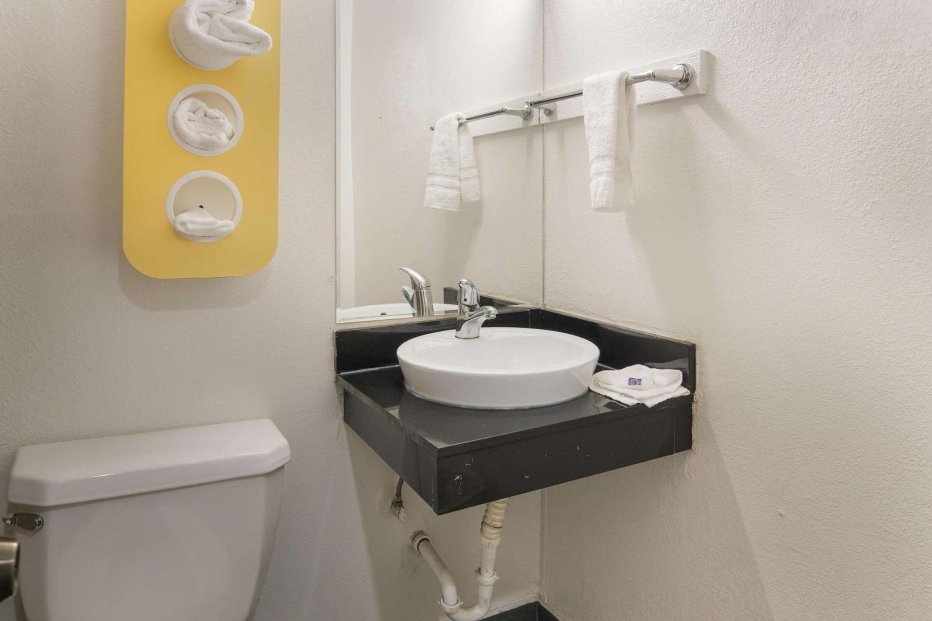 Motel 6-Fort Worth, TX - Seminary photo 20