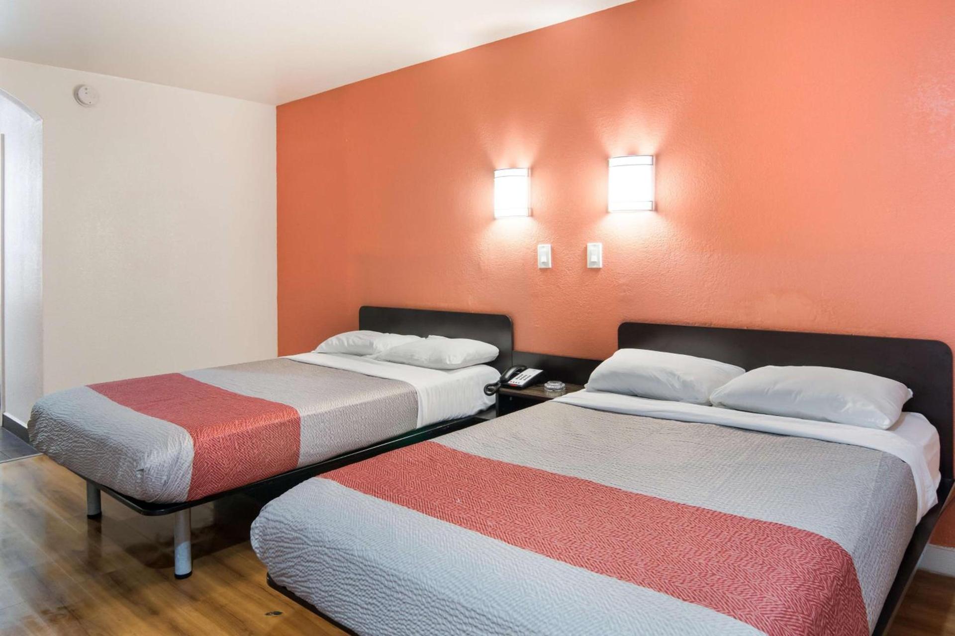 Motel 6-Fort Worth, TX - Seminary photo 3
