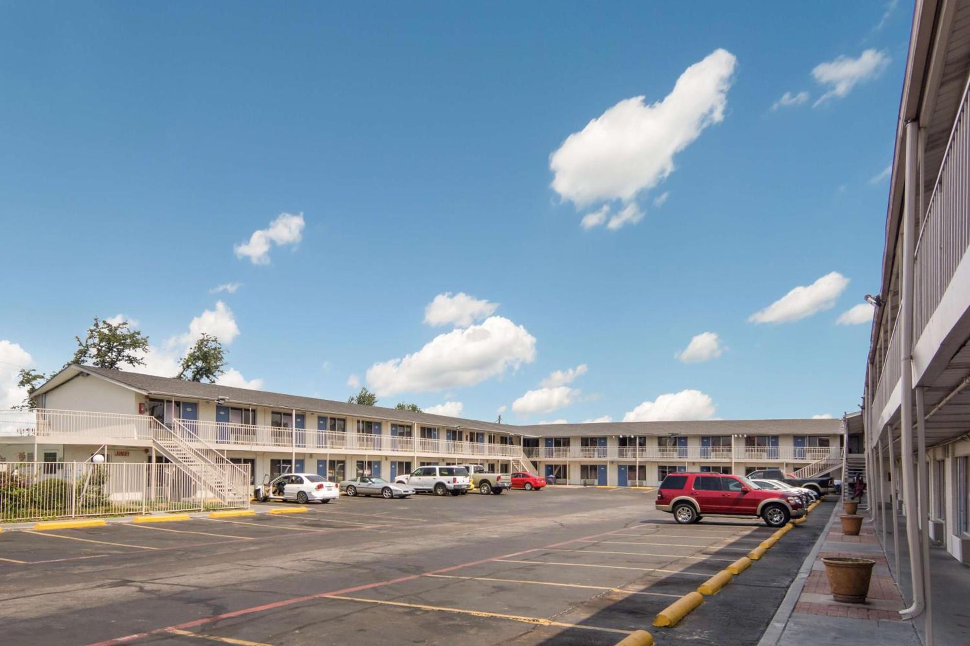 Motel 6-Fort Worth, TX - Seminary photo 2