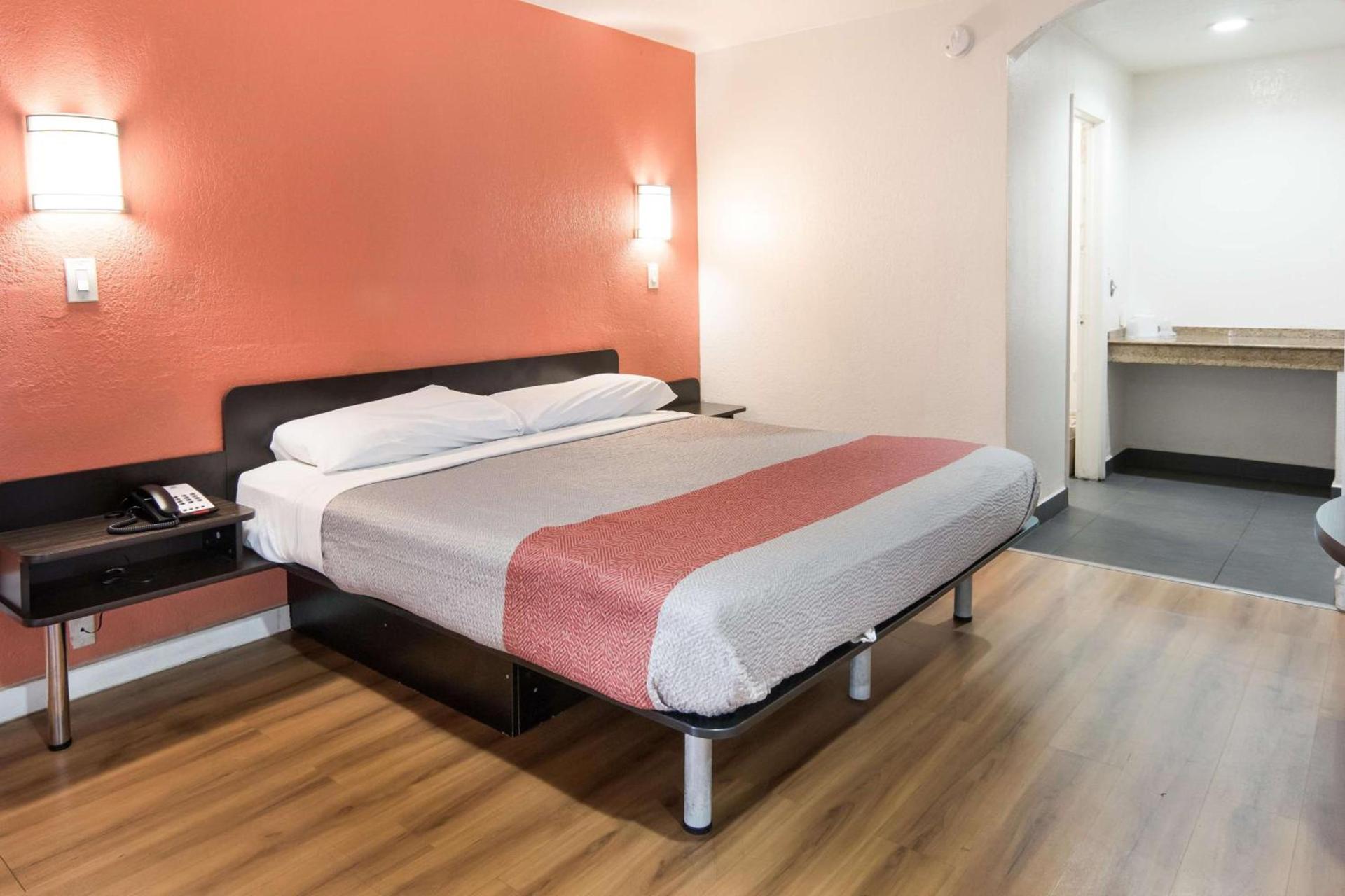 Motel 6-Fort Worth, TX - Seminary photo 13