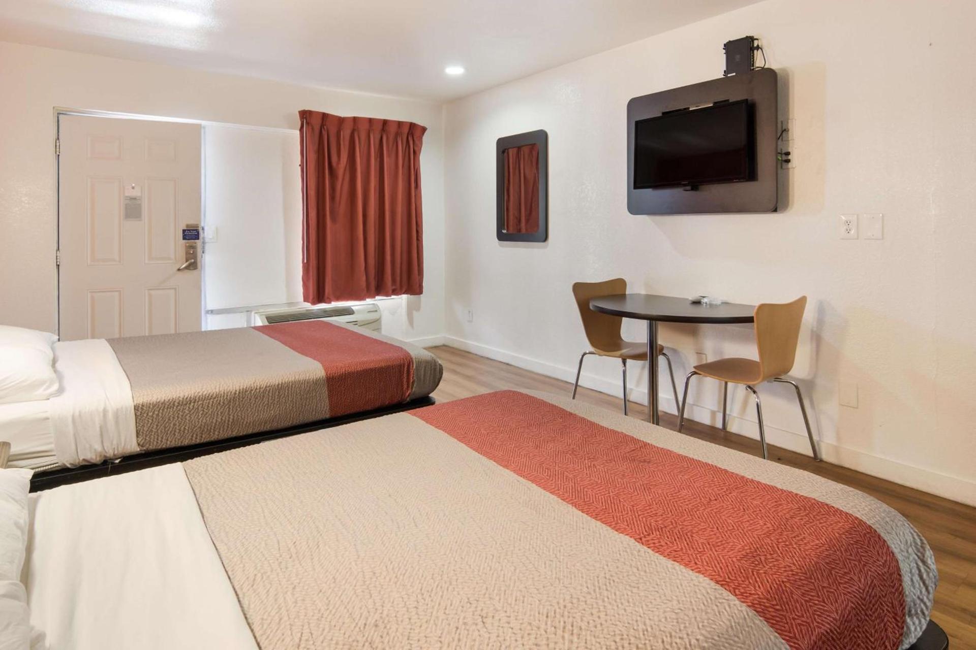 Motel 6-Fort Worth, TX - Seminary photo 6