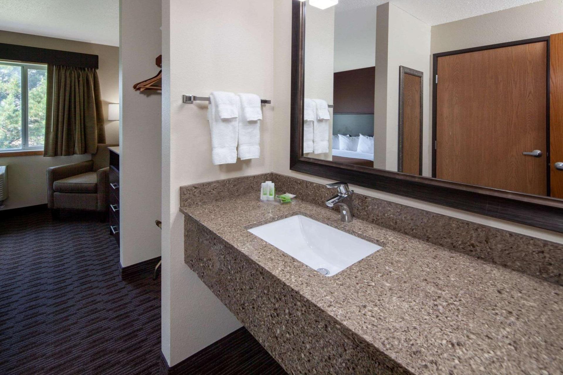 AmericInn by Wyndham Northfield photo 16