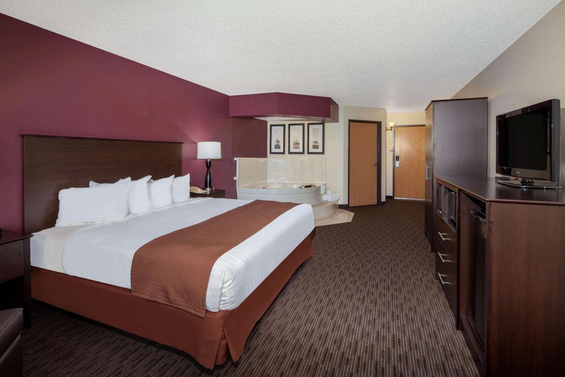 AmericInn by Wyndham Northfield photo 19