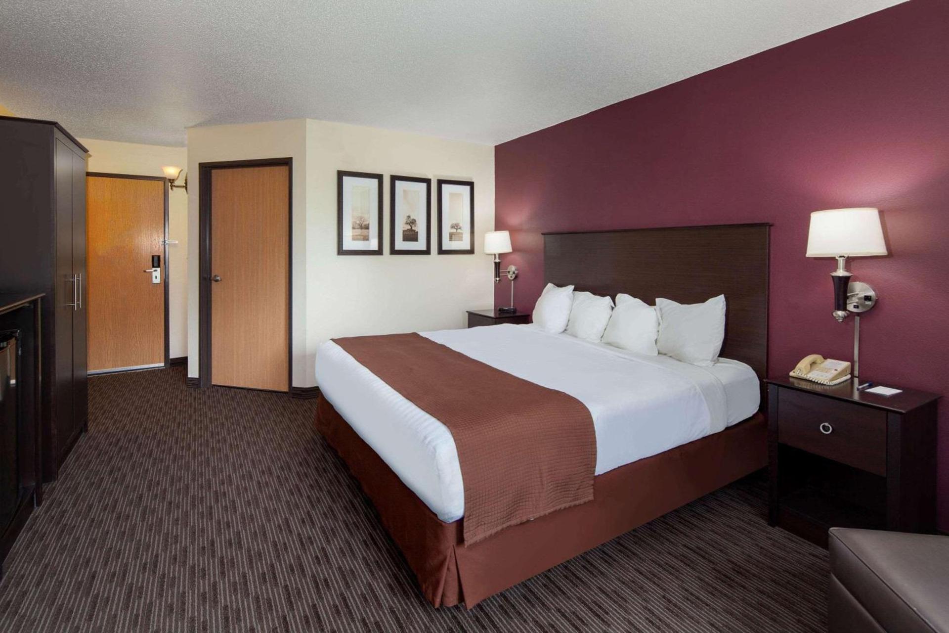 AmericInn by Wyndham Northfield photo 12