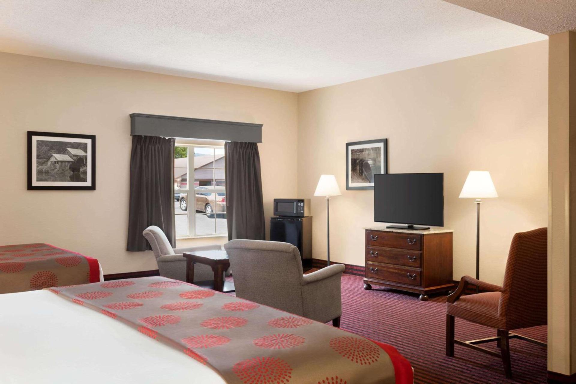 Ramada by Wyndham Pigeon Forge North photo 62
