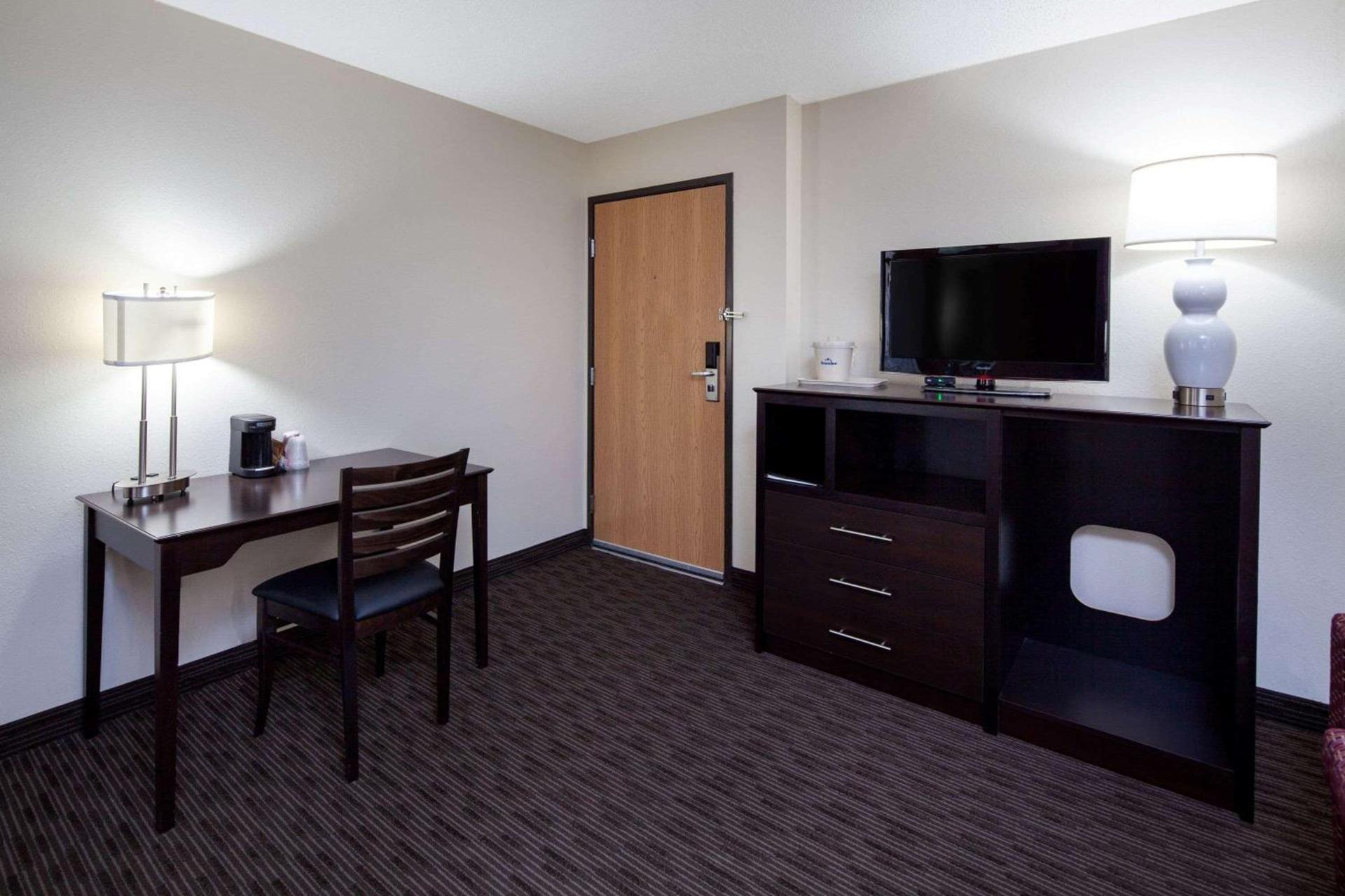 AmericInn by Wyndham Northfield photo 21