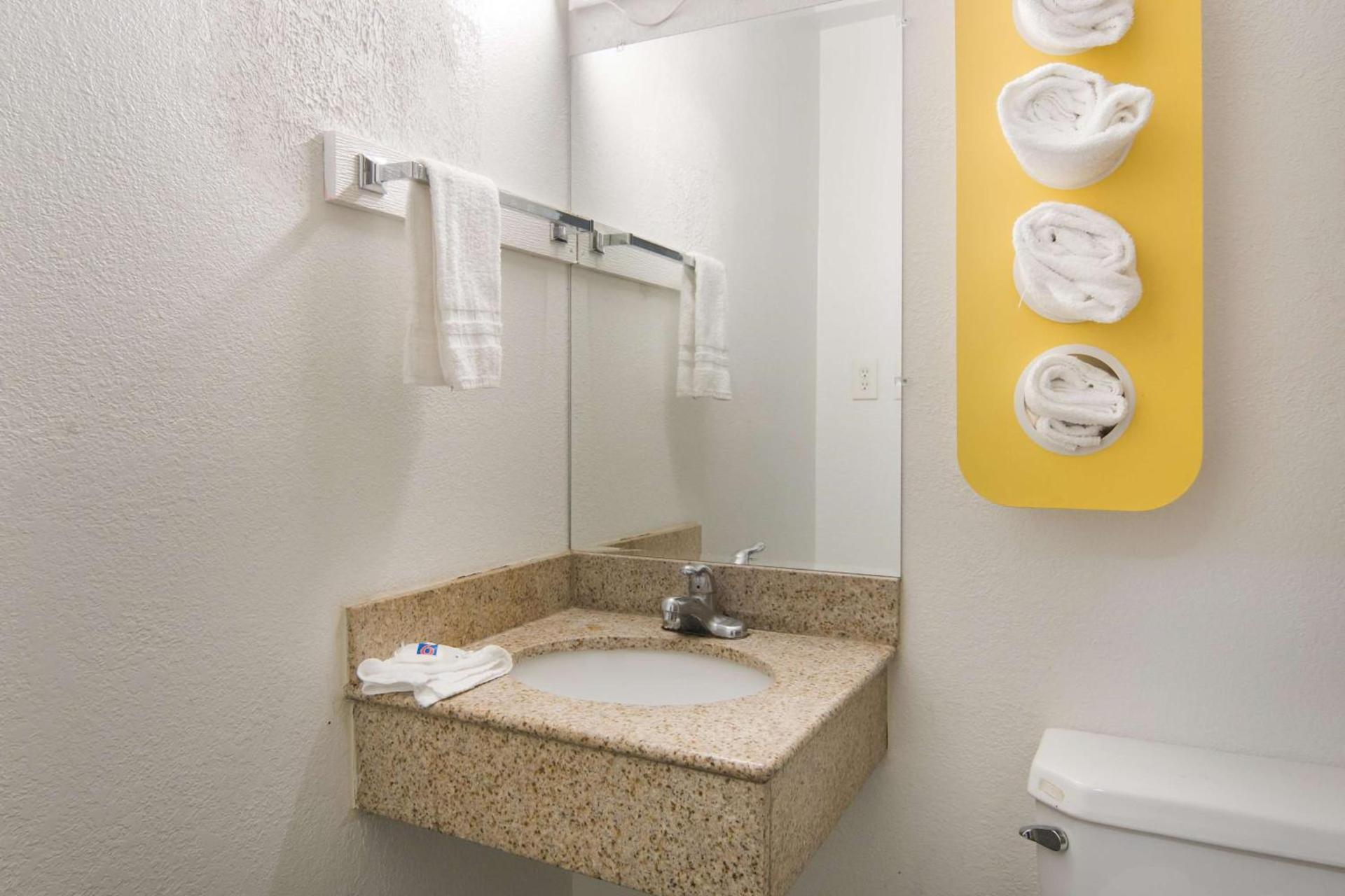 Motel 6-Fort Worth, TX - Seminary photo 18