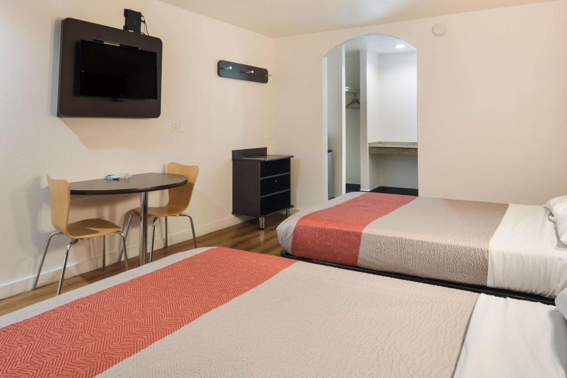 Motel 6-Fort Worth, TX - Seminary photo 4