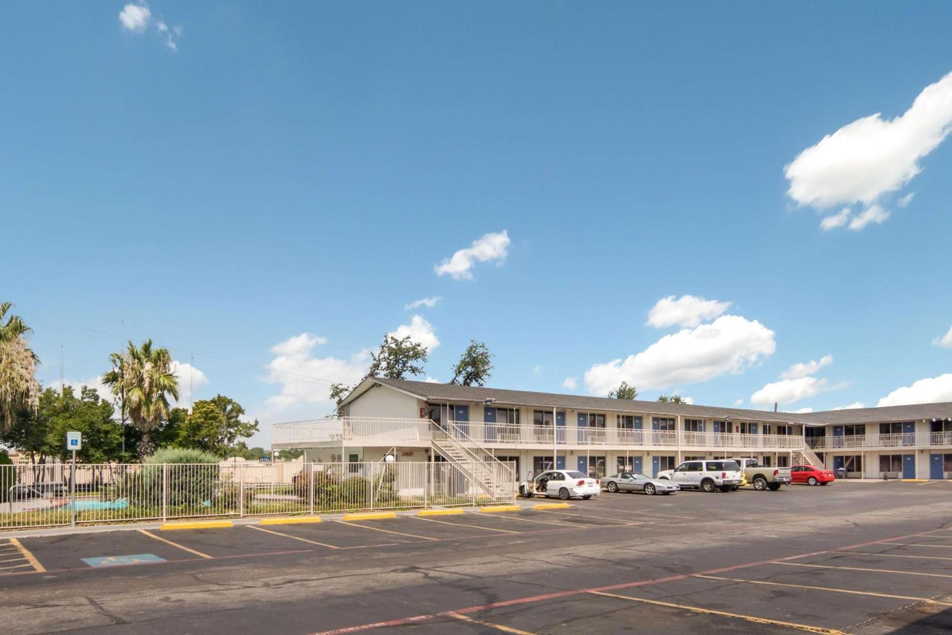 Motel 6-Fort Worth, TX - Seminary photo 1