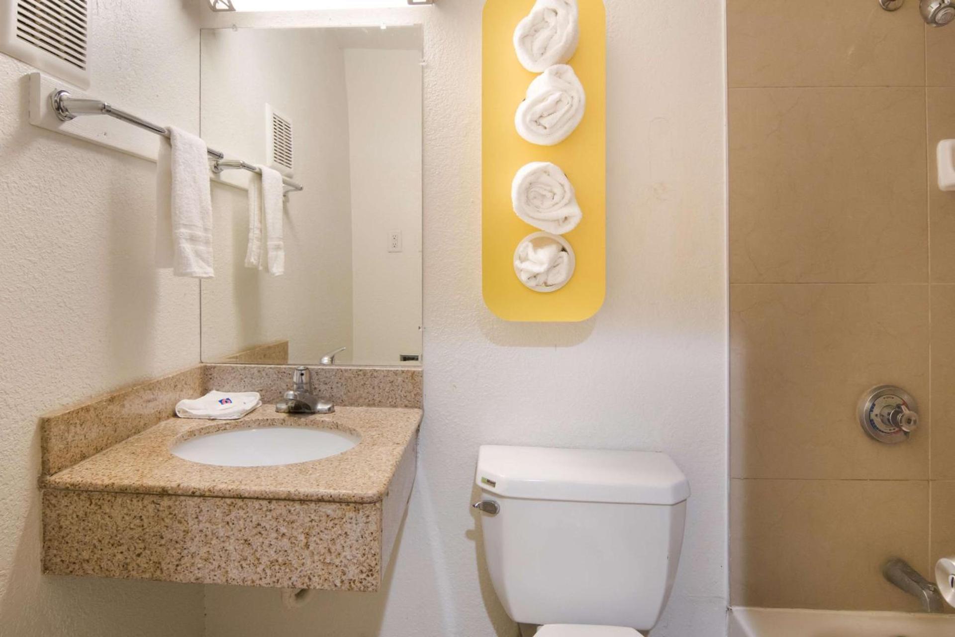 Motel 6-Fort Worth, TX - Seminary photo 19