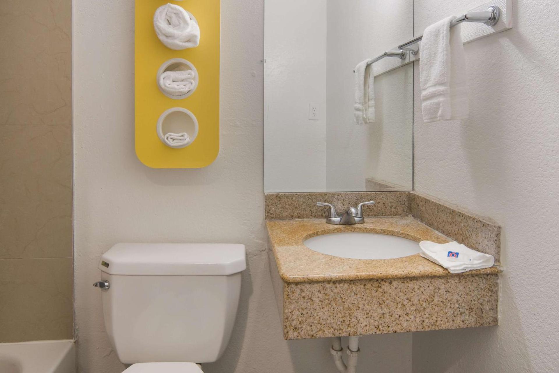 Motel 6-Fort Worth, TX - Seminary photo 21