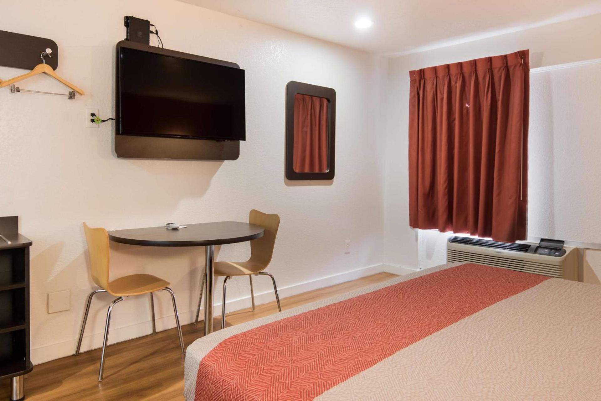 Motel 6-Fort Worth, TX - Seminary photo 16