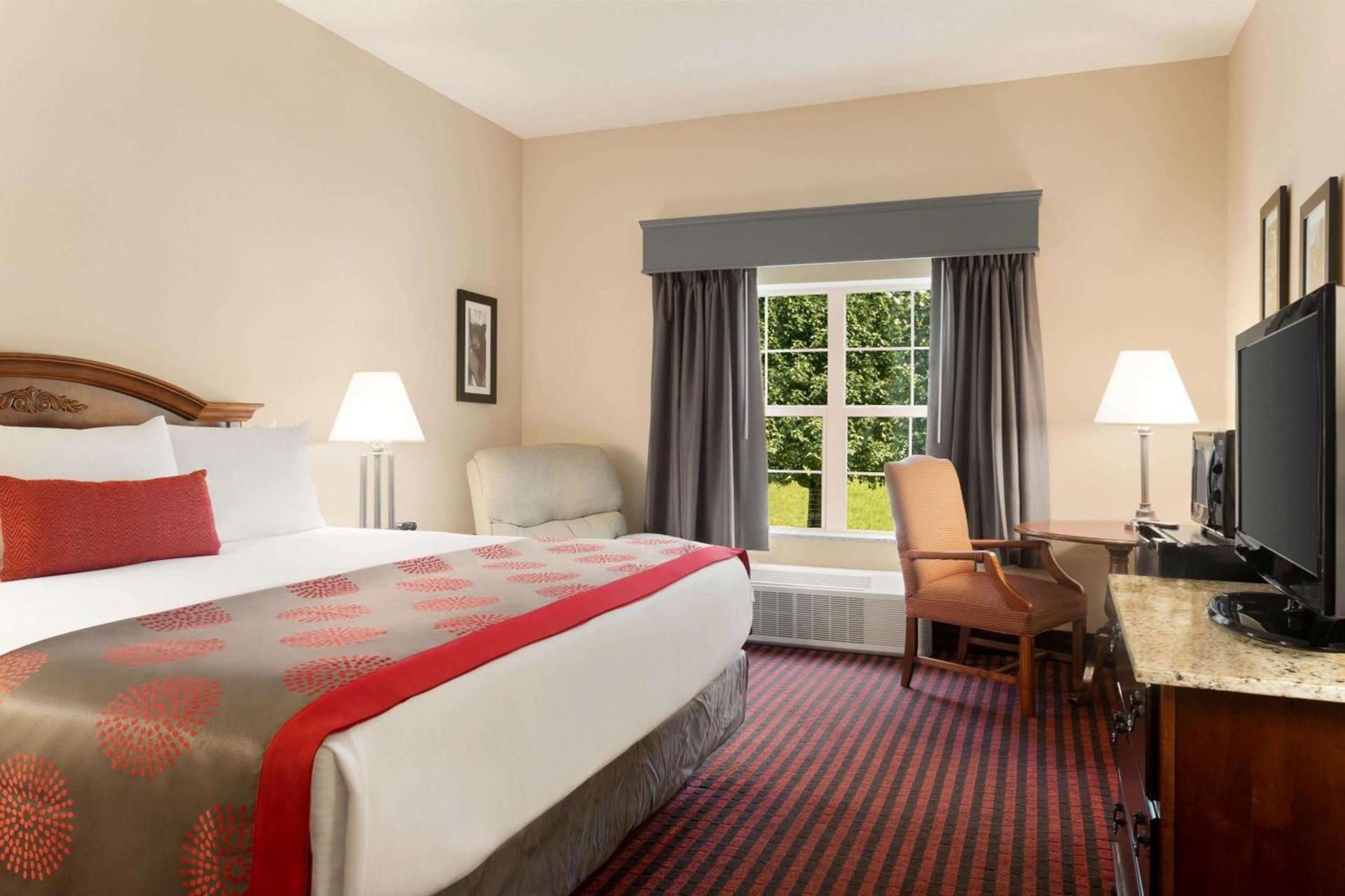 Ramada by Wyndham Pigeon Forge North photo 60