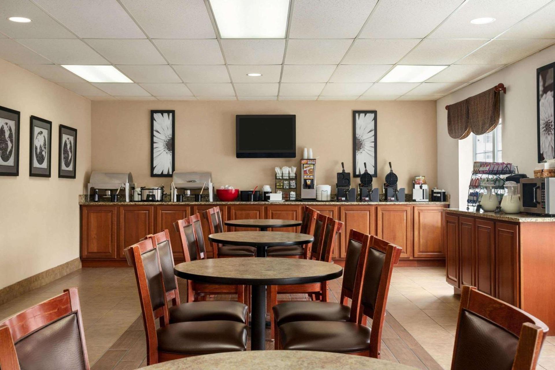 Ramada by Wyndham Pigeon Forge North photo 50