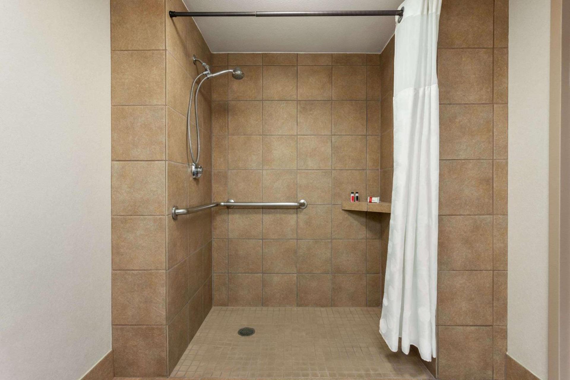 Ramada by Wyndham Pigeon Forge North photo 54