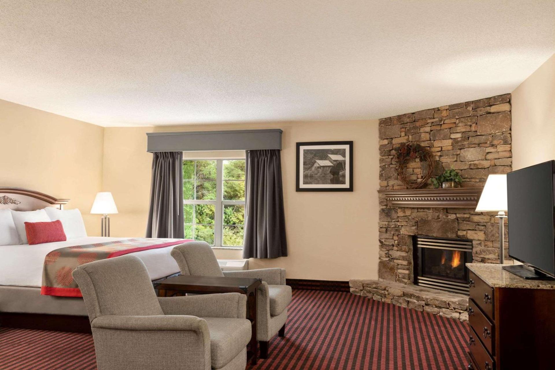 Ramada by Wyndham Pigeon Forge North photo 57