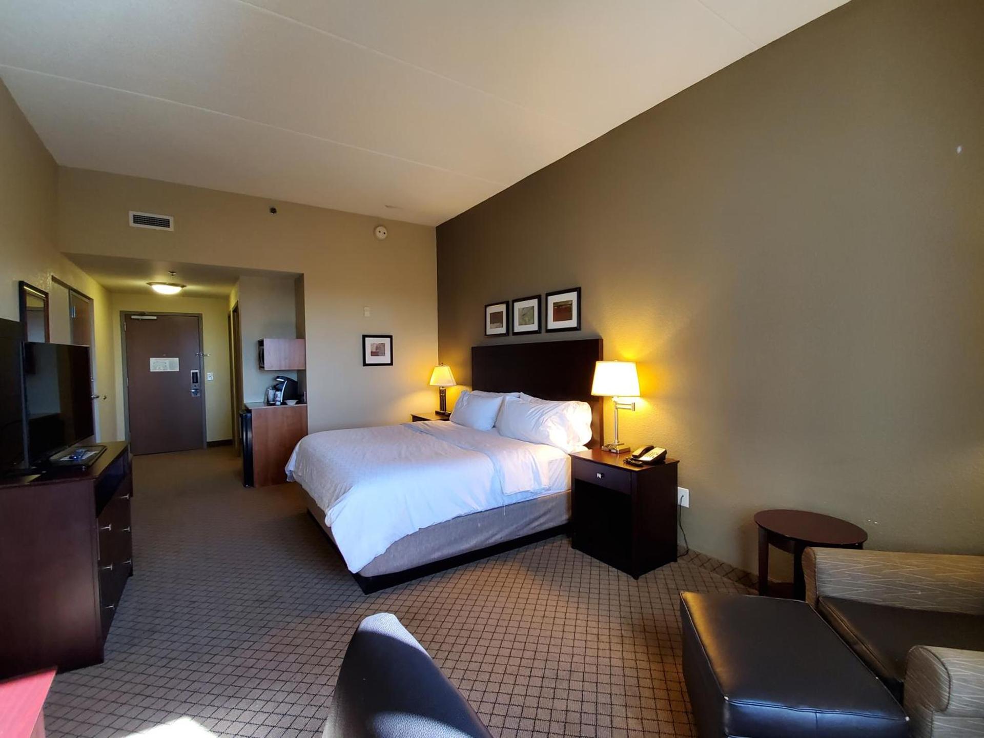Holiday Inn Express Hotel & Suites Mankato East by IHG photo 3